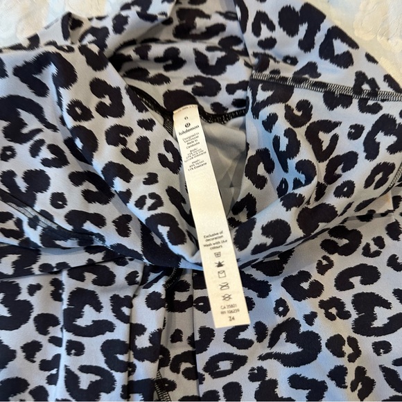 Lululemon align 25” new 2024 size 6 - Picture 3 of 6